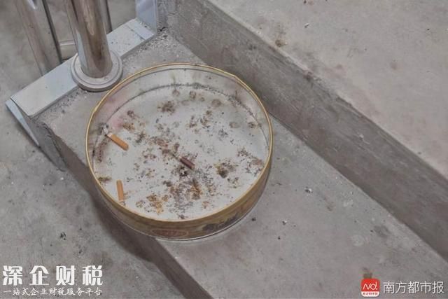 深圳寫字樓里的陽臺(tái)和個(gè)人辦公室都得禁煙！